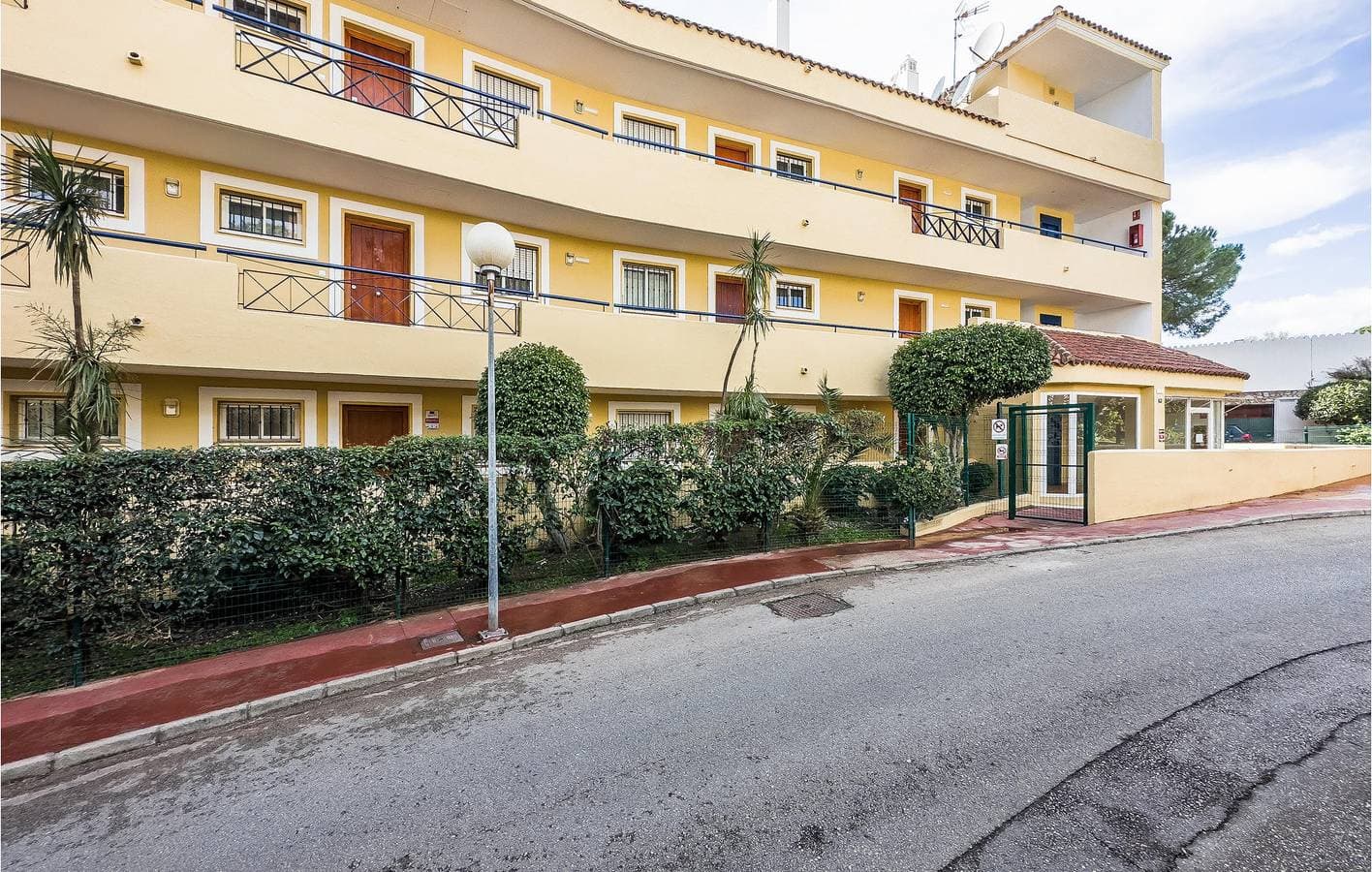 Rückzugsort am Strand: 70qm Wohnung mit Pool und Parkplatz 1