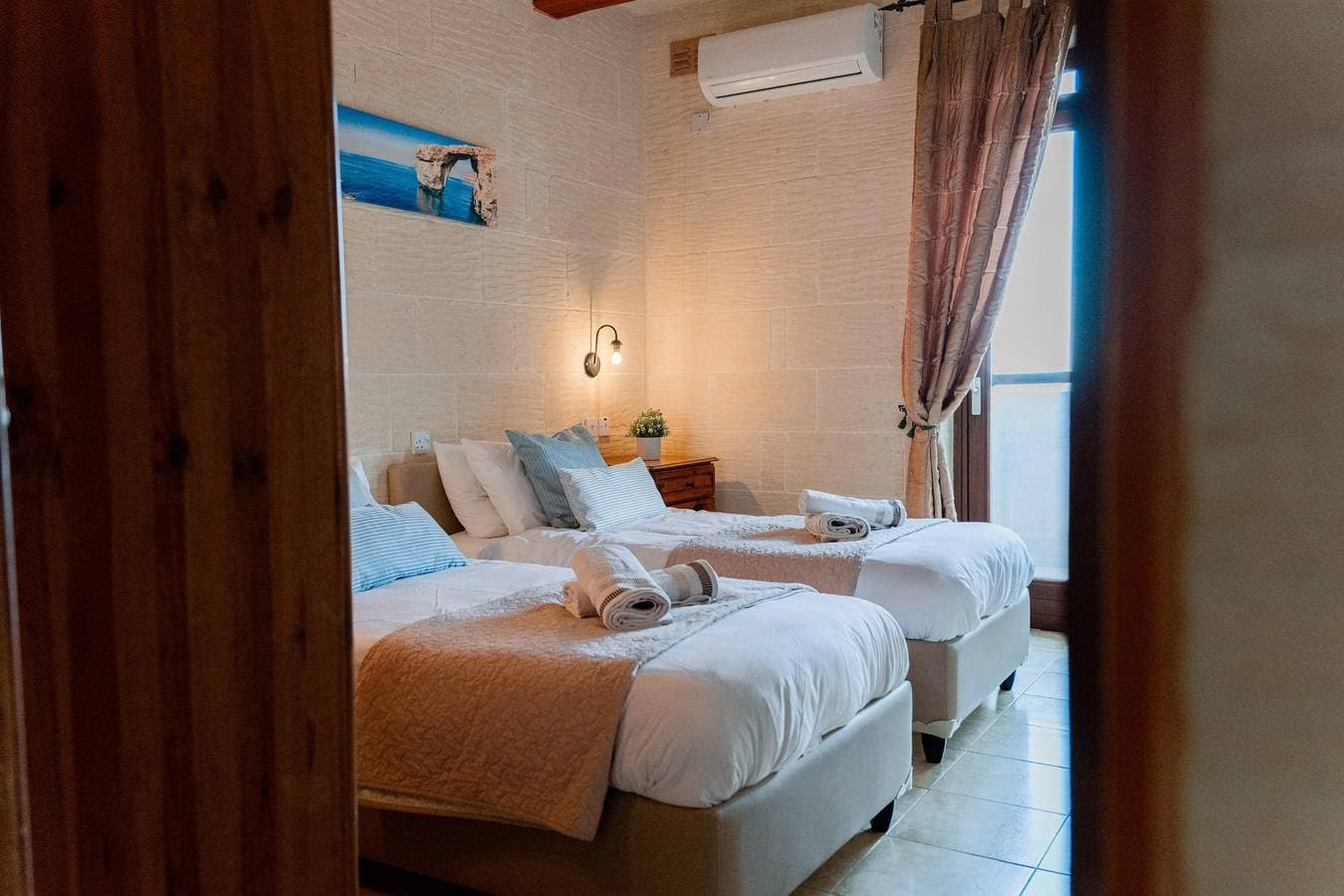Foto 2 von 30: Villa Savona Sleeps 7 with Private Pool