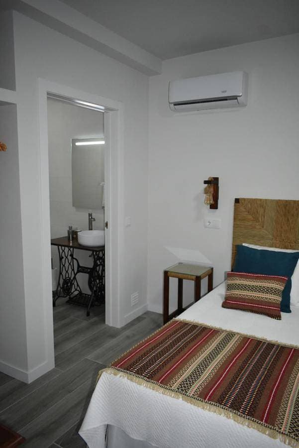 Foto 4 von 9: Double or Twin Room with Private Bathroom