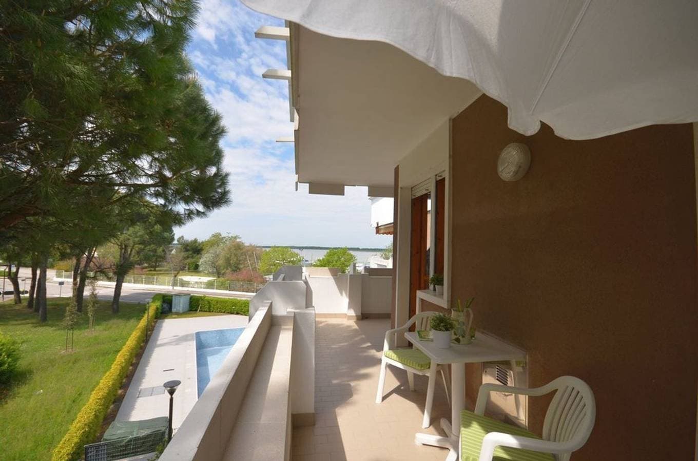 Helles und modernes Ferienhaus mit pool 1