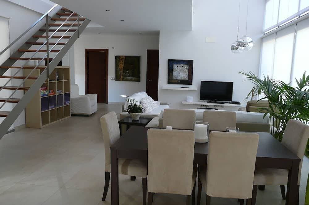 Foto 13 von 28: Moderne Villa mit Pool und schläft 8
