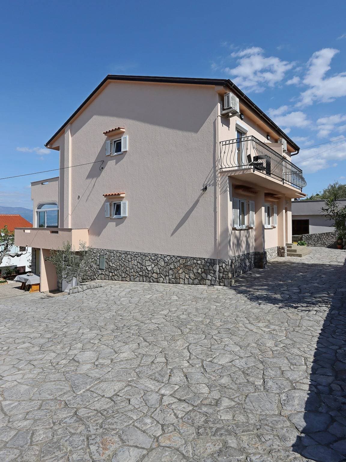 Foto 10 von 23: Zimmer mit Terrasse und Meerblick Vrbnik, Krk S-5299-a