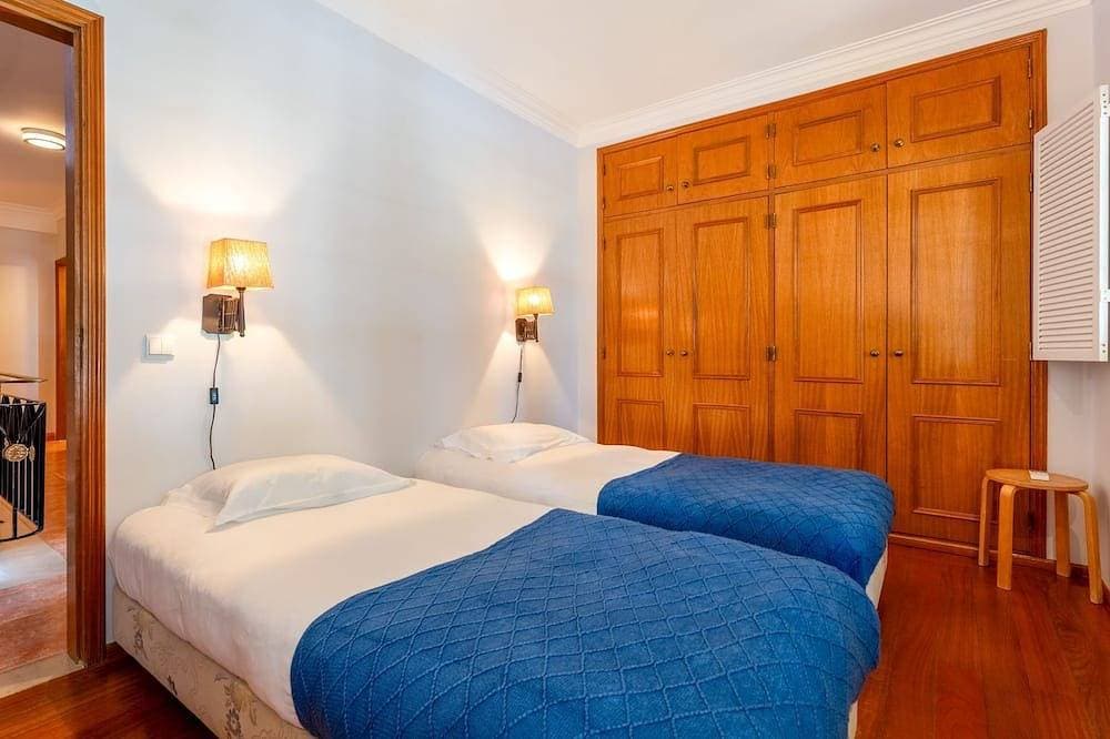 Foto 2 von 30: 2 Bdr House W/Terrace in Praia Verde by LovelyStay