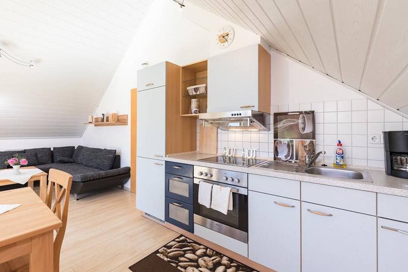 Foto 6 von 15: Lichtdurchflutete Dachgeschosswohnung "Lauser Dg" in ruhiger Gegend mit WLAN & Balkon