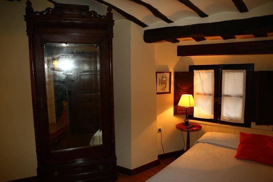 Foto 4 von 8: Eight-Bedroom House