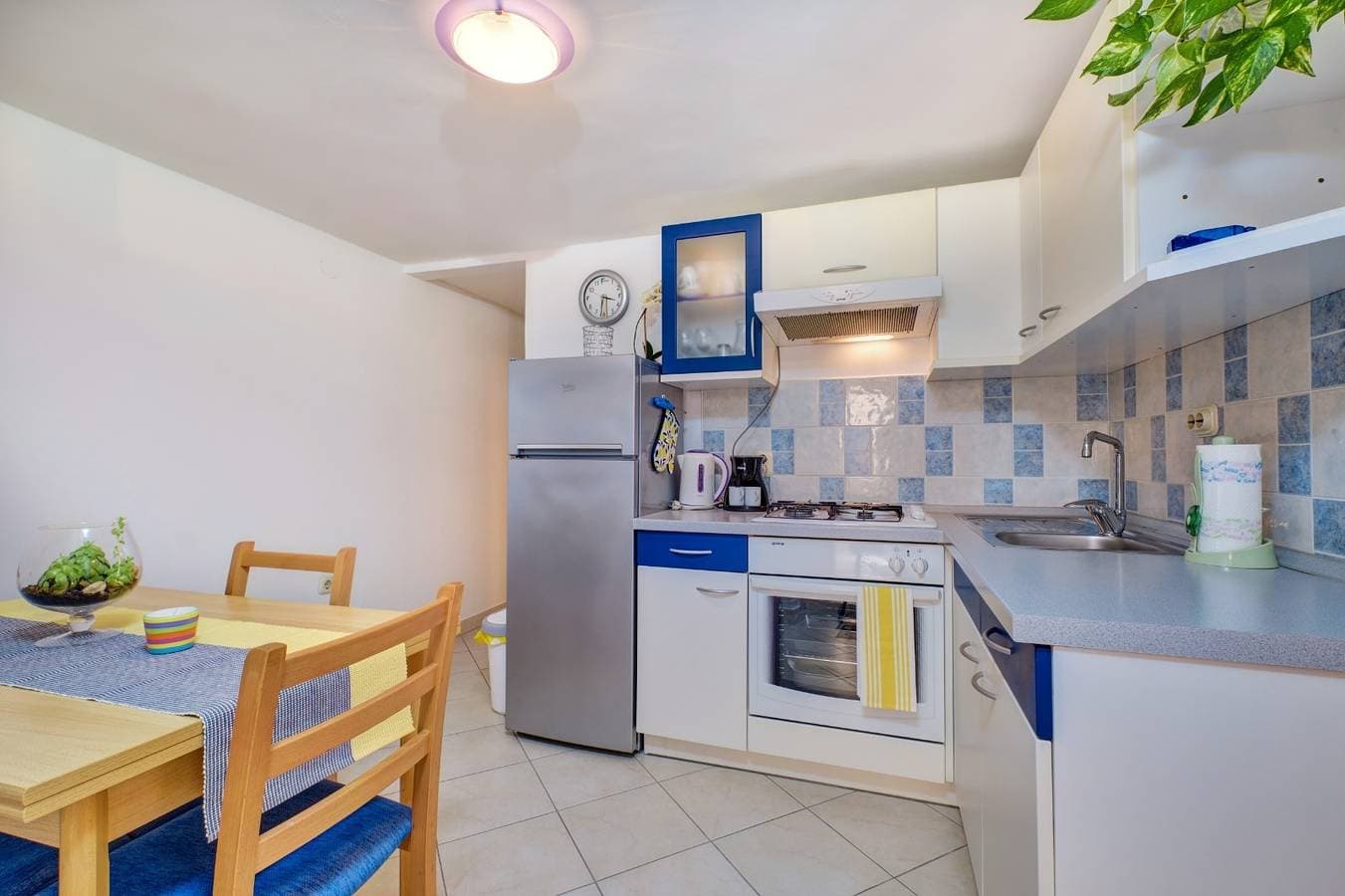 Foto 7 von 11: 1-Zimmer-Ferienwohnung am Strand Martinscica (Cres) -b