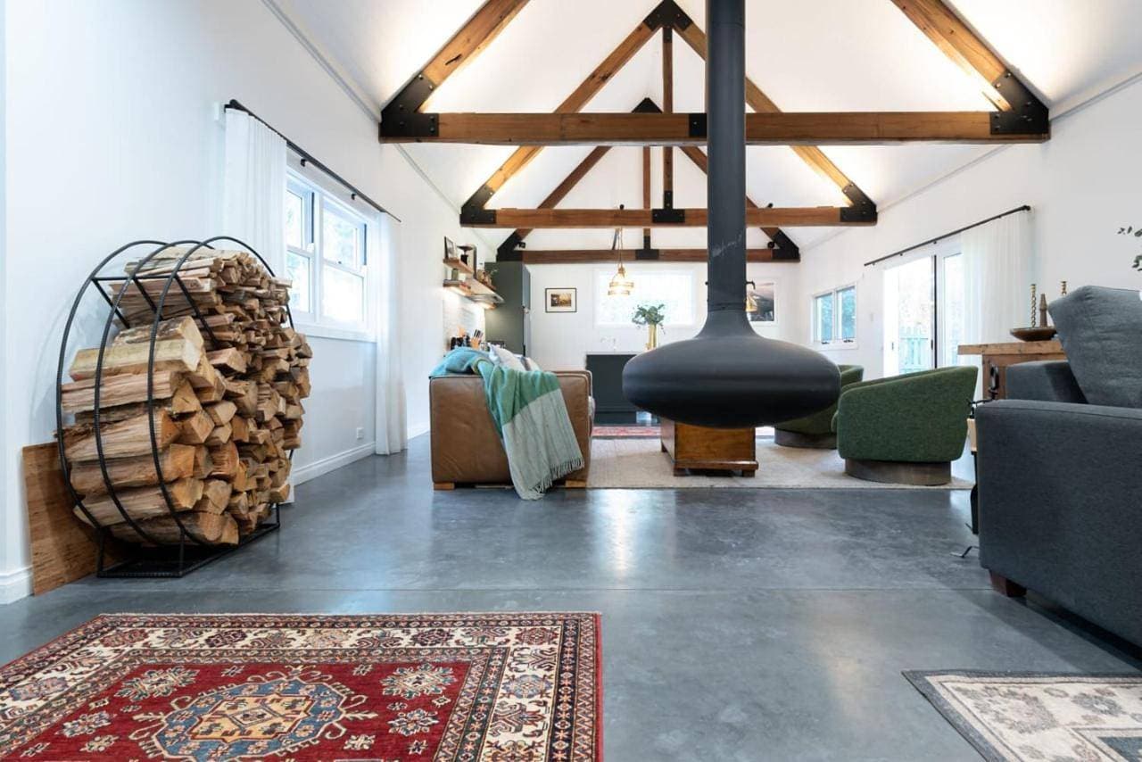 Blackwood Tree Barn Conversion with Parking & Wifi 1