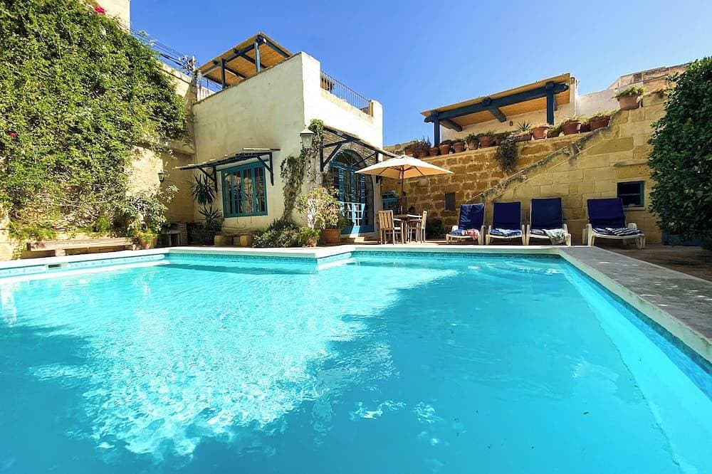 Charmantes, 300 Jahre altes traditionelles Bauernhaus mit privatem Swimmingpool 1