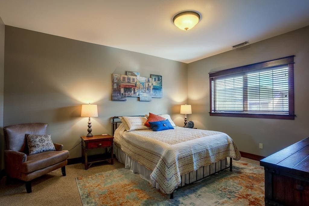 Foto 9 von 18: Luxury Riverstone Condo with Patio and Rooftop BBQ