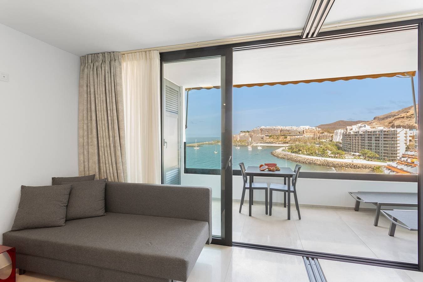 Foto 2 von 21: Ferienwohnung 'Ocean Wave Retreat' mit Meerblick, WLAN und Klimaanlage