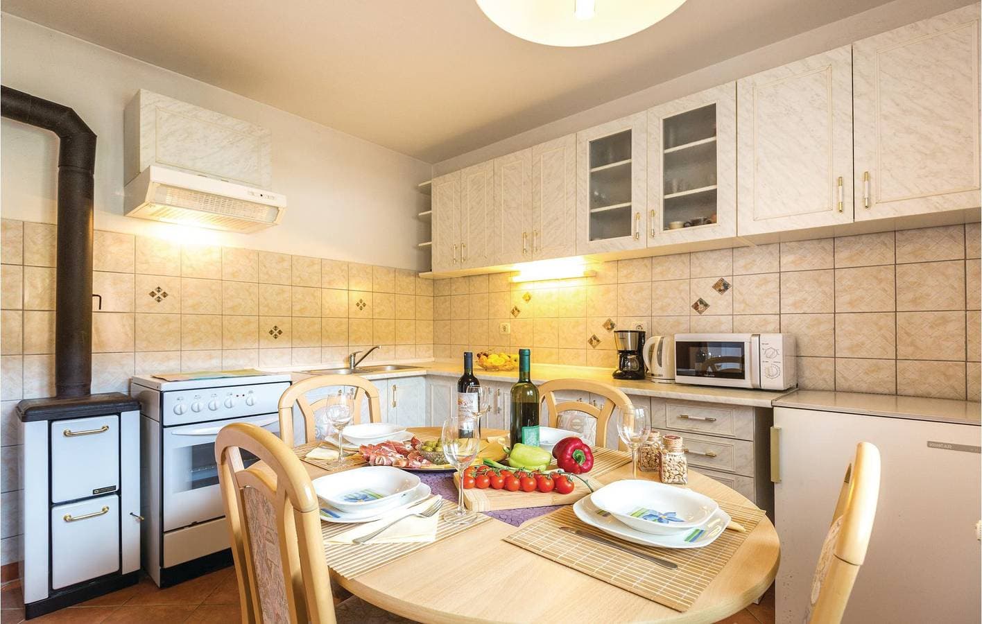 Foto 10 von 20: Charmante 120 m² große Wohnung mit Pool, Terrasse und WLAN