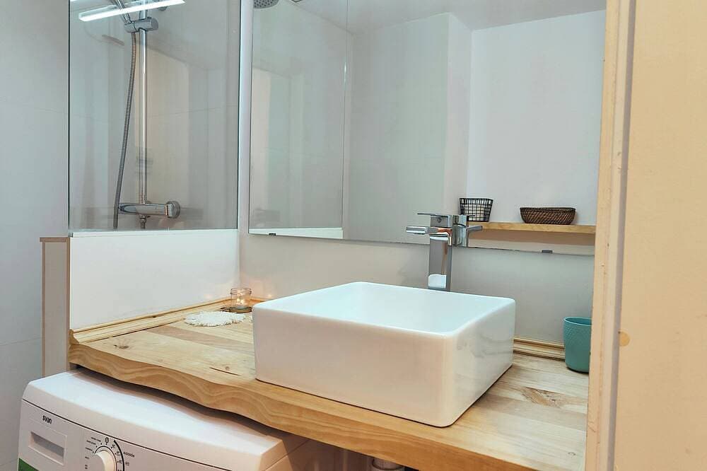 Foto 10 von 30: Bright 1-Bed Apartment on La Rambla, Barcelona. Rj