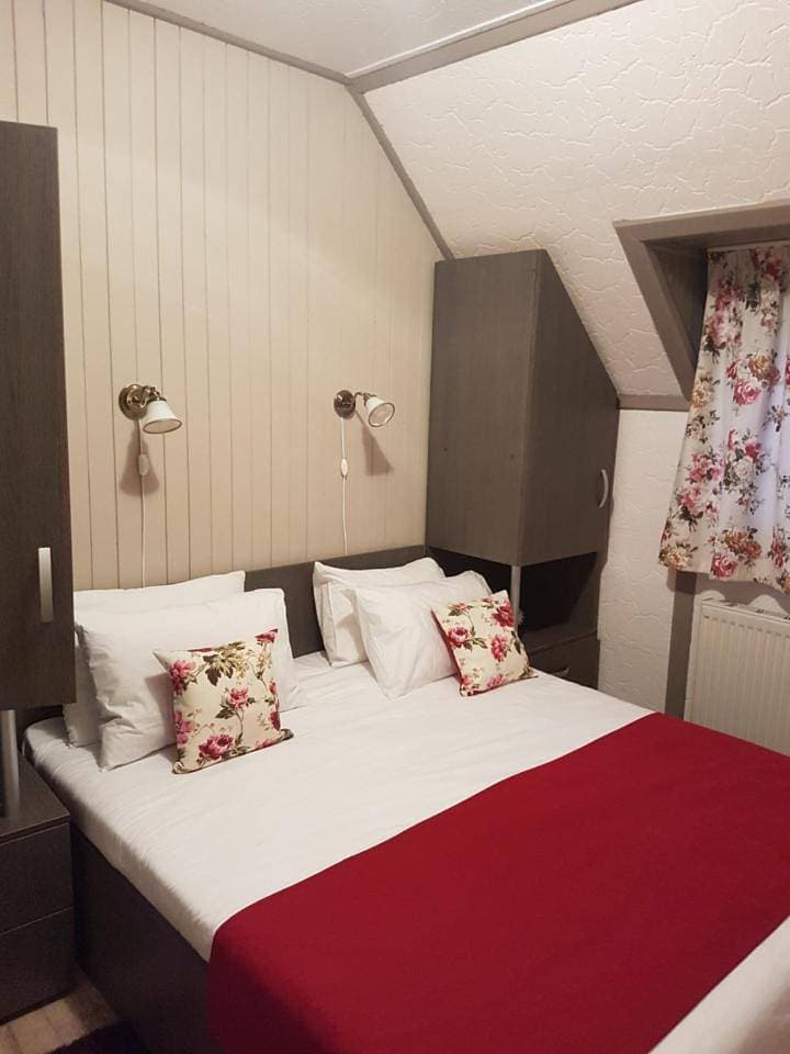 Foto 13 von 29: Double Room with Private Bathroom