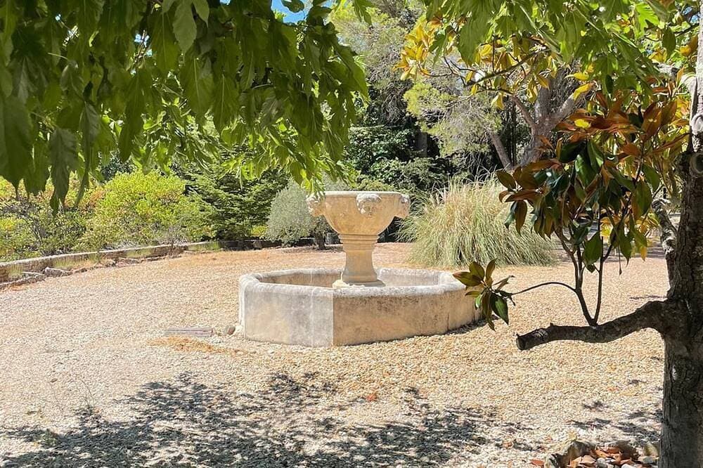 Foto 7 von 16: Le Mas Saint Joseph 19. Jahrhundert 1 km vom Dorf Roussillon gegenüber dem Luberon