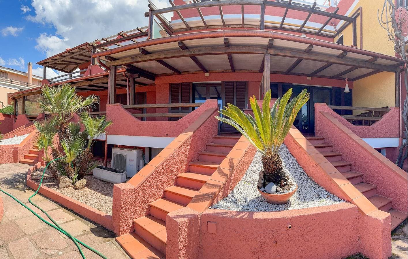 Apartment mit Meerblick, Terrasse und AC, 2 km zum Strand 1