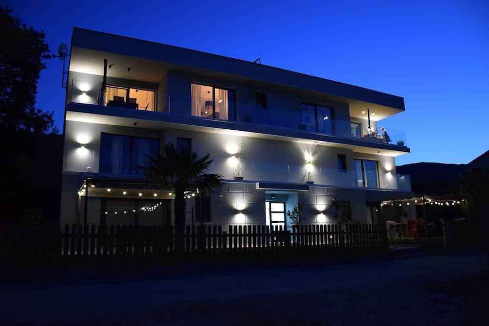 Foto 4 von 10: 2 Bed House - Sleeps 4 - Garden - Parking