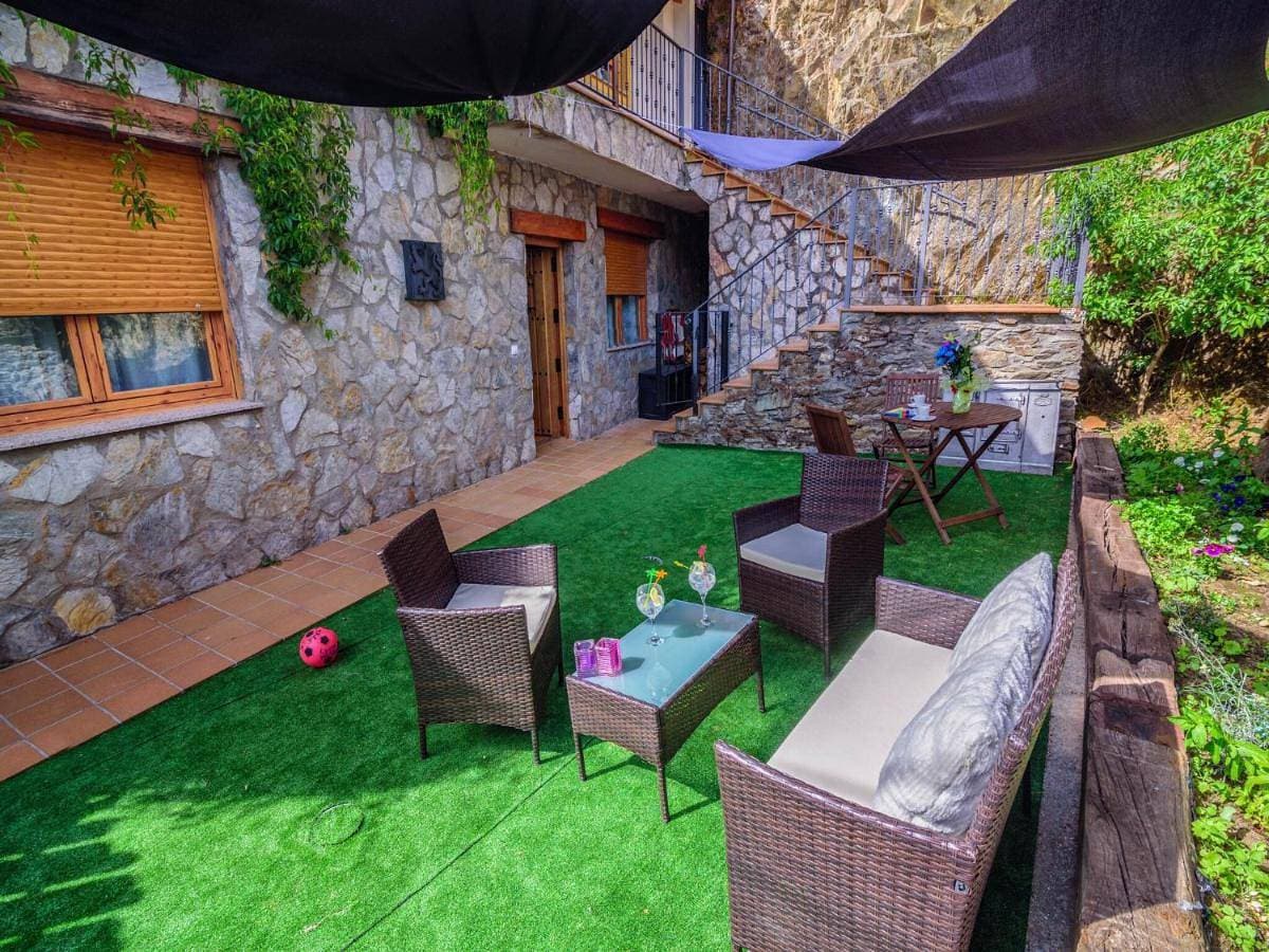 Riverside Rustic Retreat 1