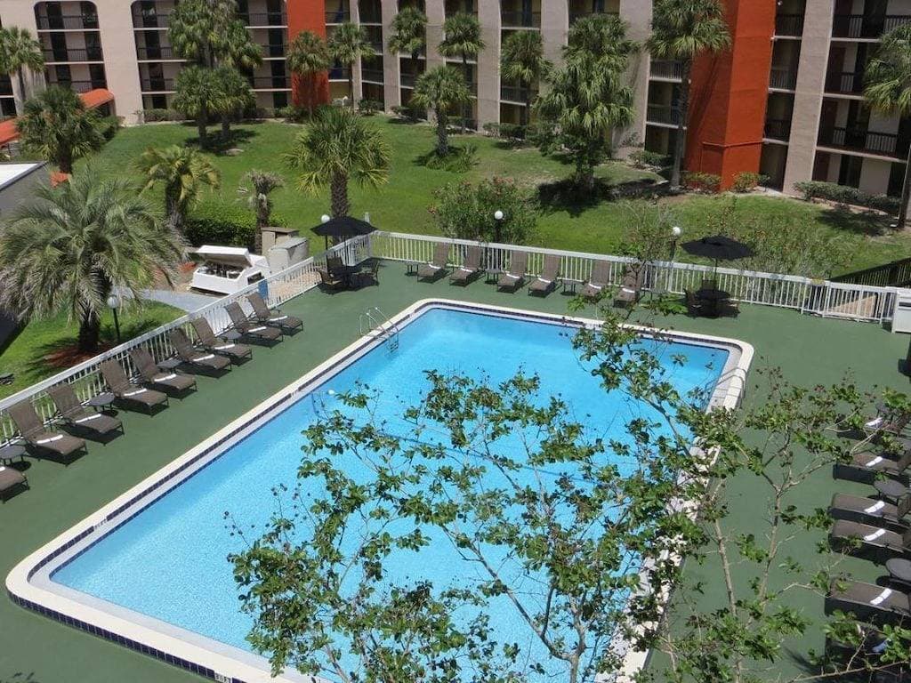 Foto 6 von 34: Close to Attractions! Comfy Unit, Pool, Shuttle to Parks, Parking, Breakfast