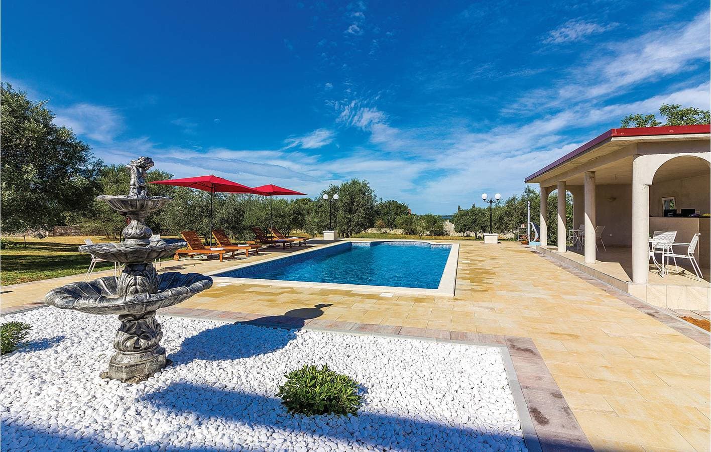 Foto 2 von 37: Reizende Ferienwohnung mit Terrasse und Pool, 1,5 km vom Strand von Fažana entfernt