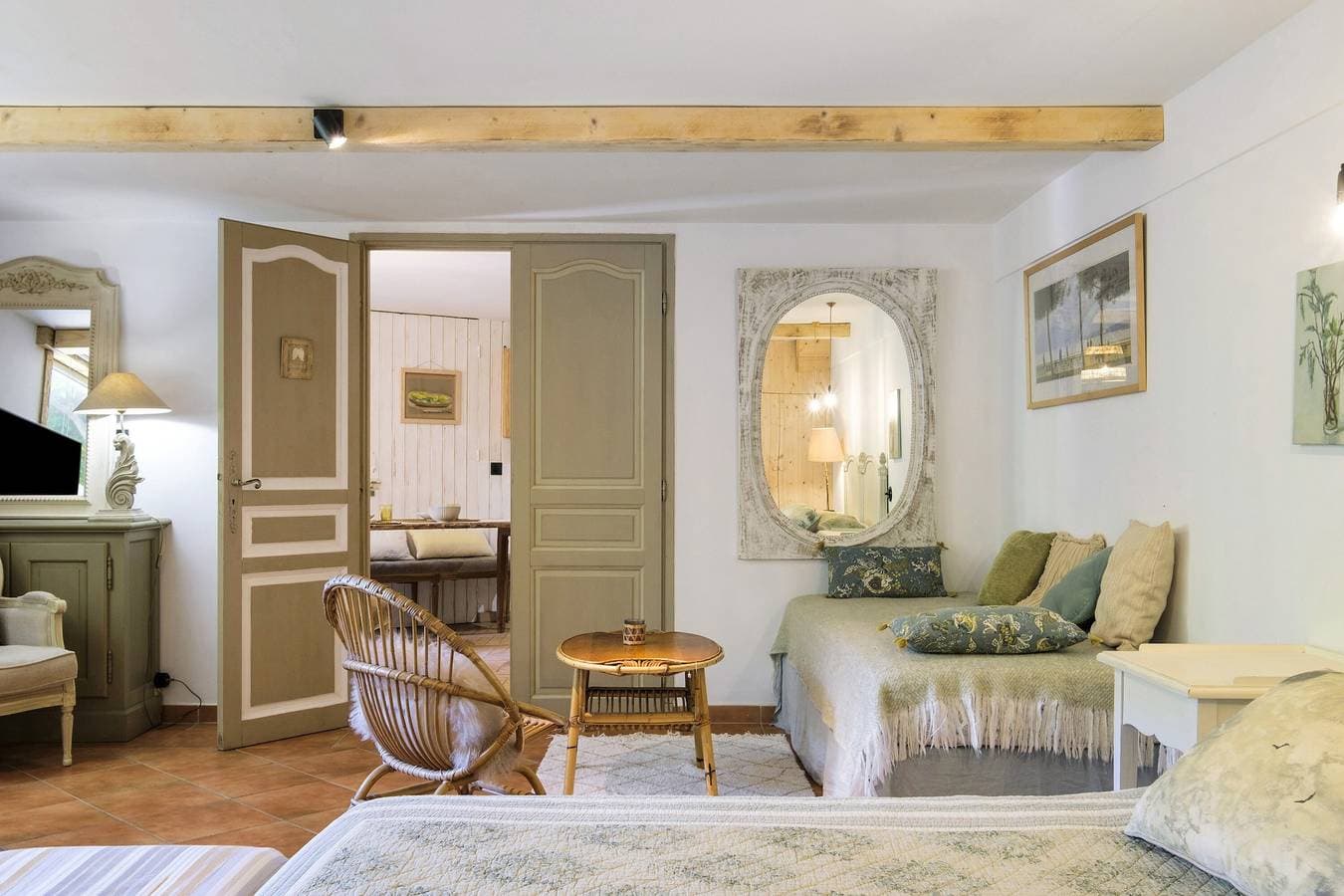 Foto 6 von 27: Apartment 'La Suite Du Jardin Du Clos Stemarie' mit Meerblick, WLAN und Klimaanlage