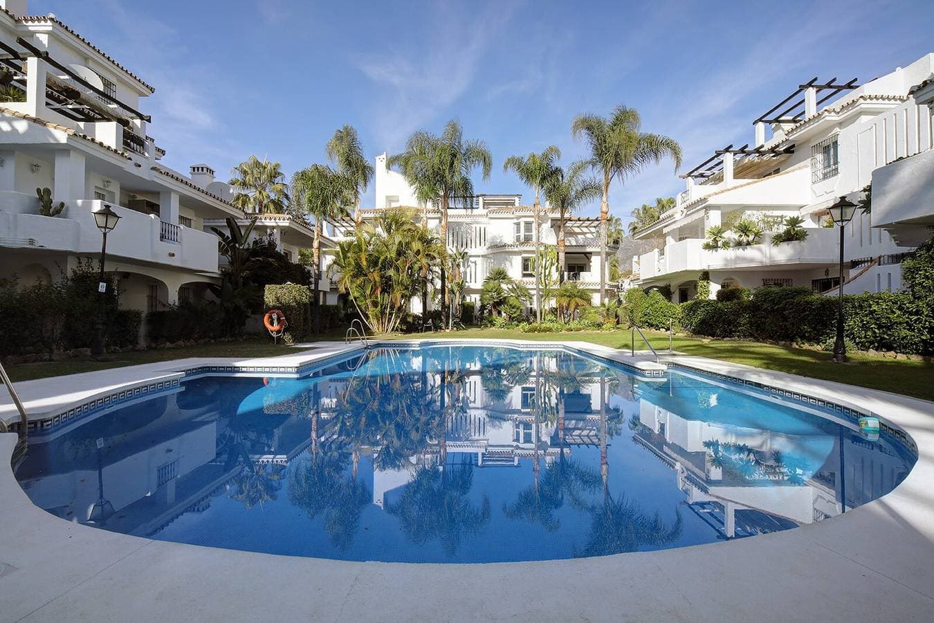 Beautiful Spacious 3 Bedroom Apart 1