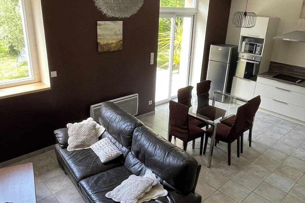 Foto 11 von 16: A charming, renovated house with an enclosed garden, located 1 km from Pors Carn Beach.