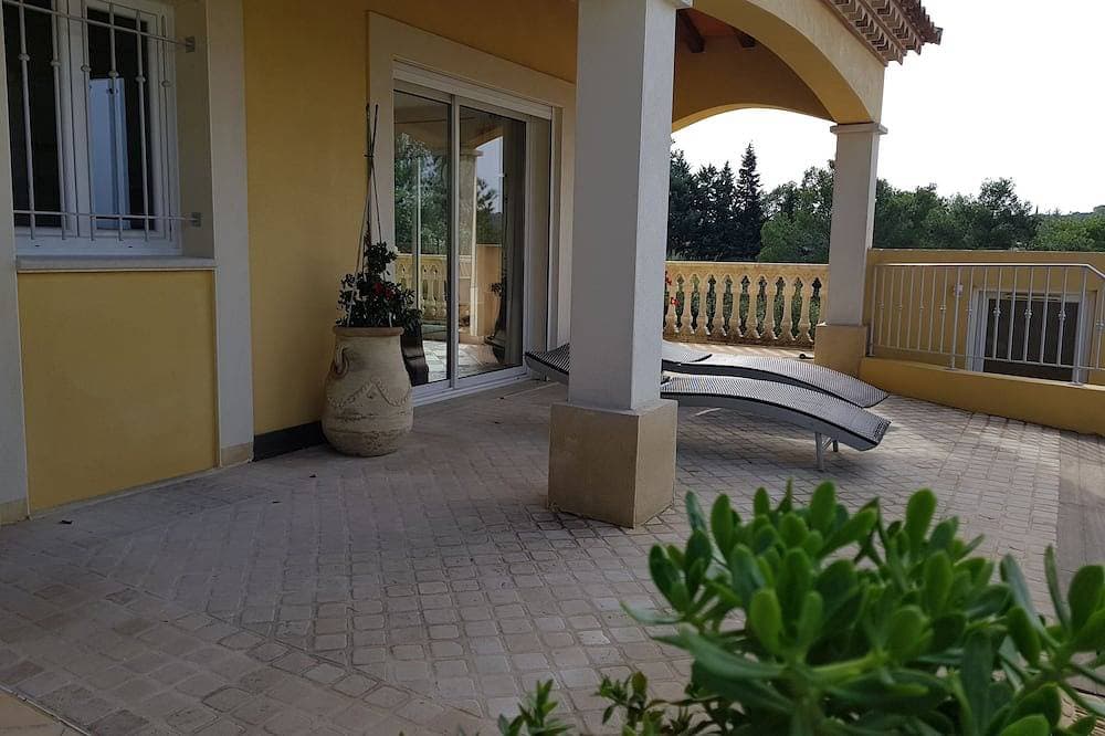 Foto 10 von 30: Wunderschönes Cottage mit herrlichem Blick auf den Pool und beheiztem Whirlpool (Le Palmier)