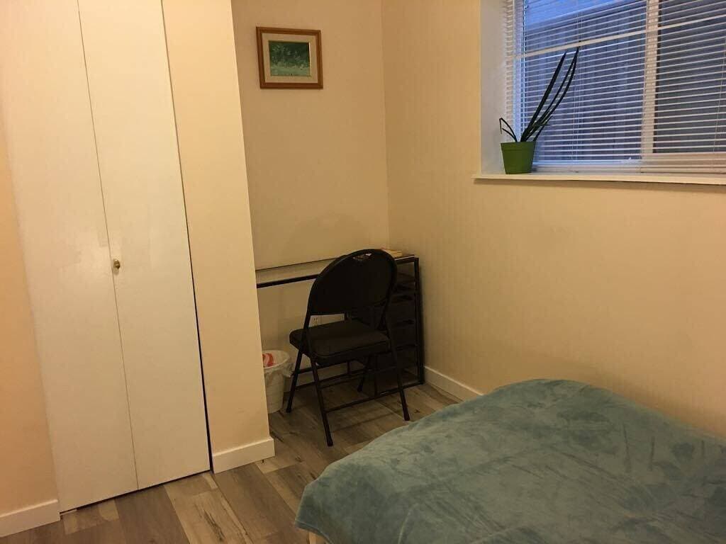 Foto 9 von 18: Zwei Schlafzimmer in der Nähe von Skytrain in Killarney, Vancouver