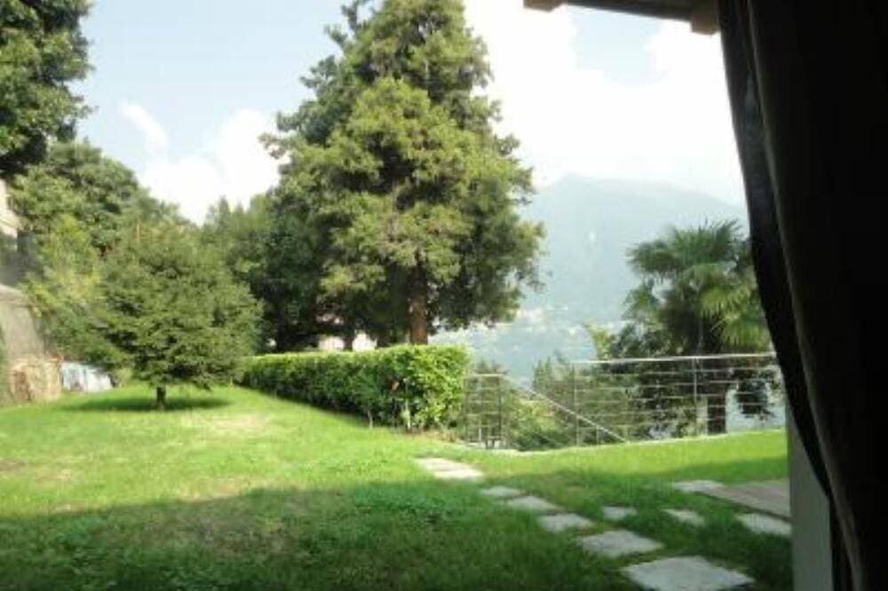 Foto 9 von 21: Kleines Haus mit großem Garten, Blick auf den Comer See 'Sans Souci'