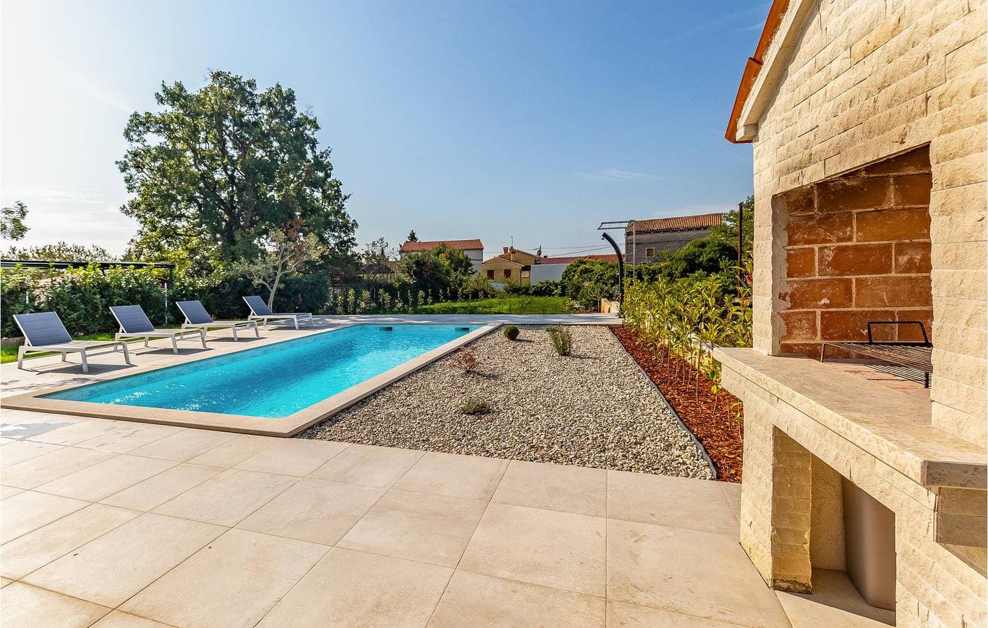 Foto 8 von 47: Gemütliche Ferienwohnung mit 1 Schlafzimmer, Terrasse, Pool und WLAN in der Nähe von Rebici