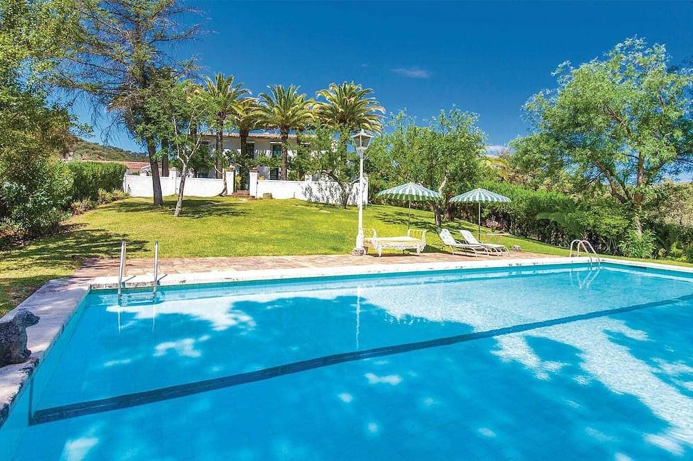 Beautiful home in Higuera de la Sierra 1