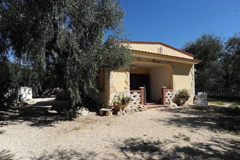 Komplett eingezäunt in einer fantastischen Agrumeto Villa umgeben 1
