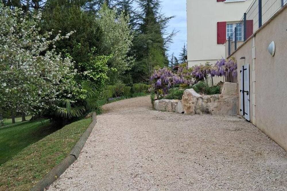 Foto 10 von 21: Geräumiges Haus mit privatem Pool und Internet in Villamblard