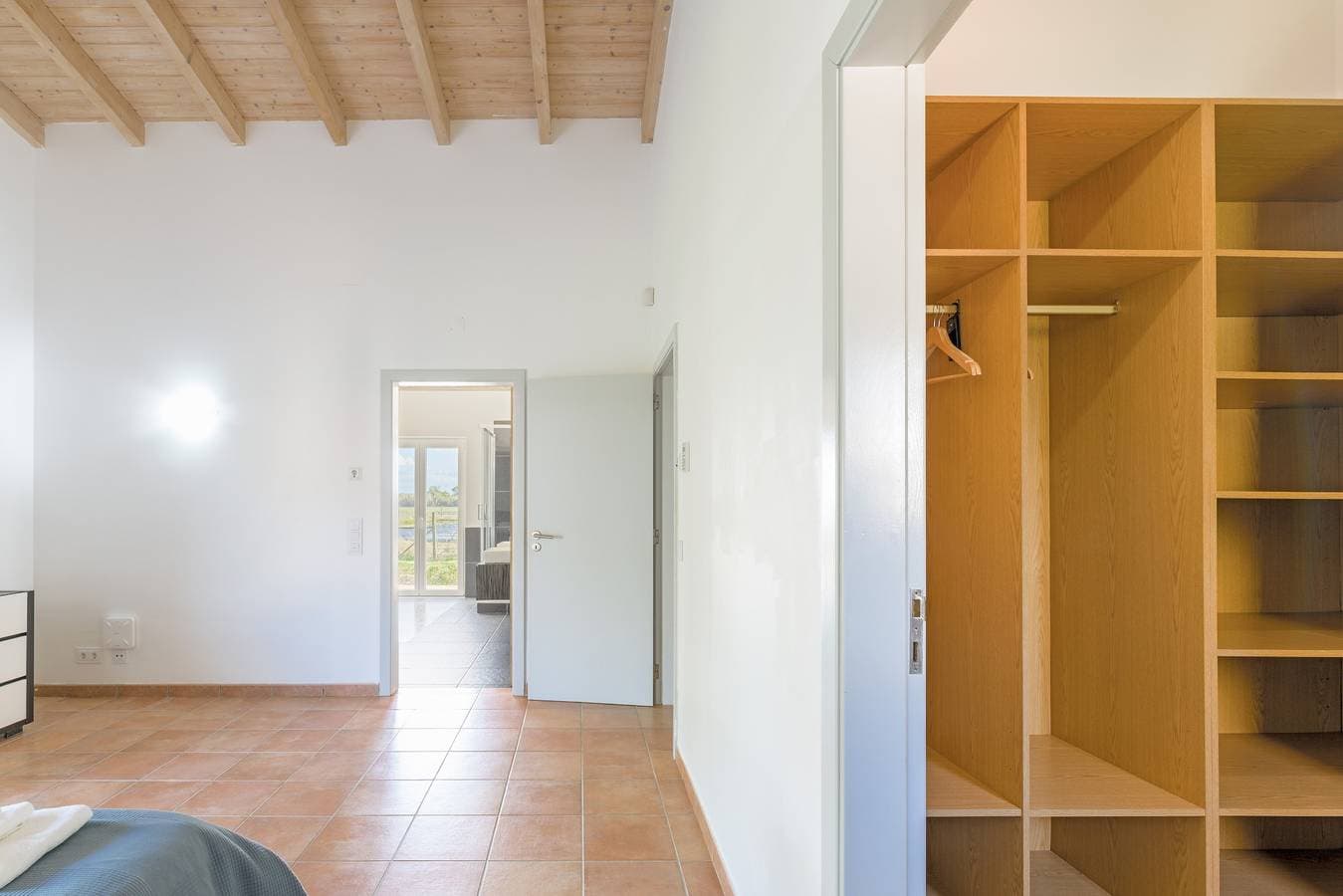Foto 12 von 36: Ferienwohnung 'Flor Do Rosto I' mit Seeblick, Gemeinschaftspool und WLAN