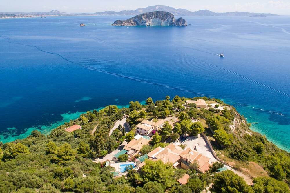 Foto 9 von 14: Villas Cavo Marathia - Studio mit Panorama-Meerblick und Pool in Traumlage