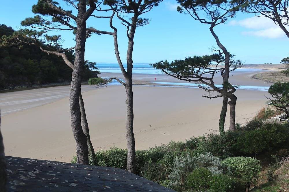 Foto 12 von 18: \"New Villa les Pieds dans l'eau. Beautiful sea view