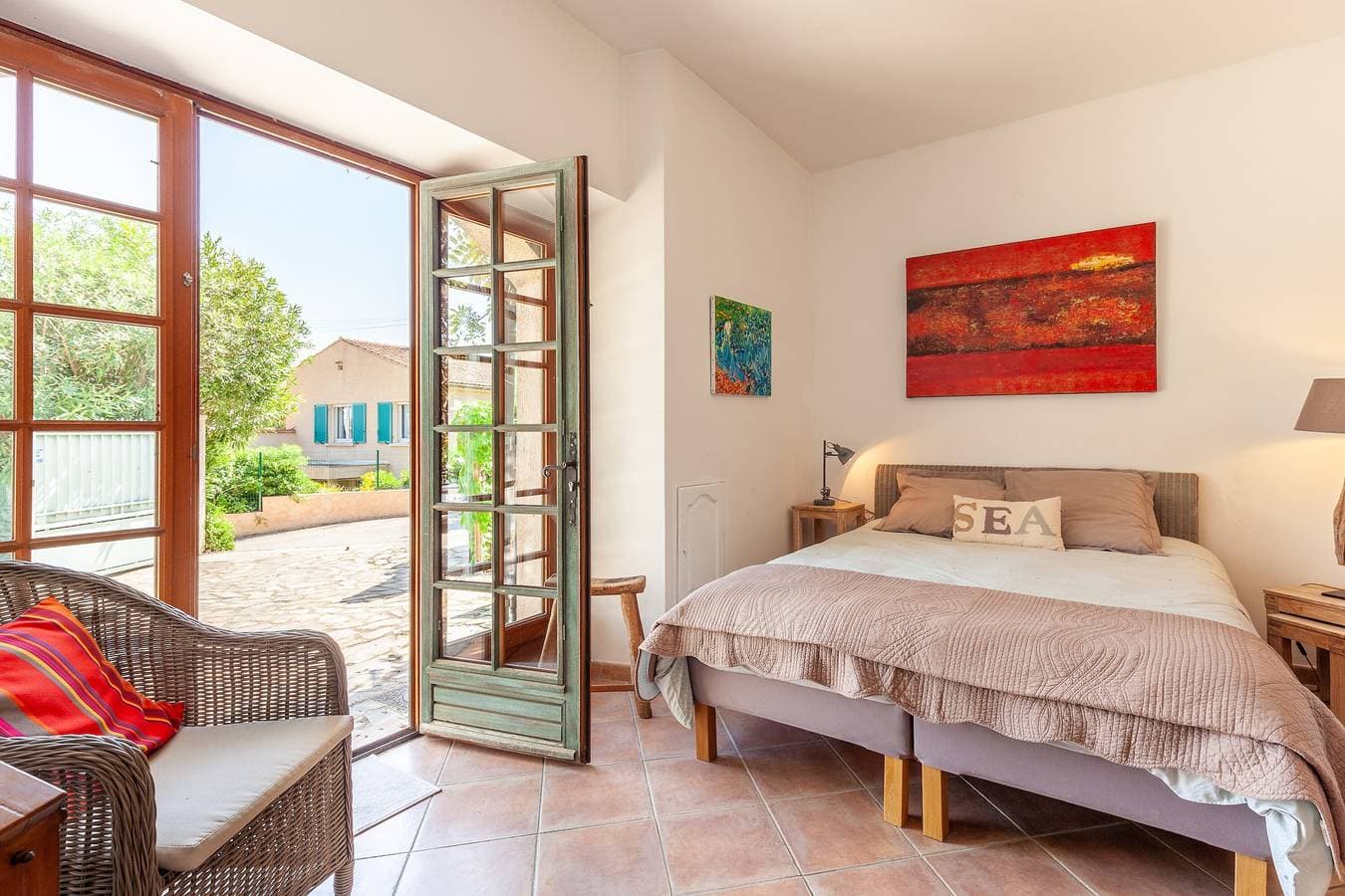 Foto 11 von 20: Ferienwohnung 'Logement De Charme Les Araucarias' mit Gemeinschaftspool, privater Terrasse & WLAN