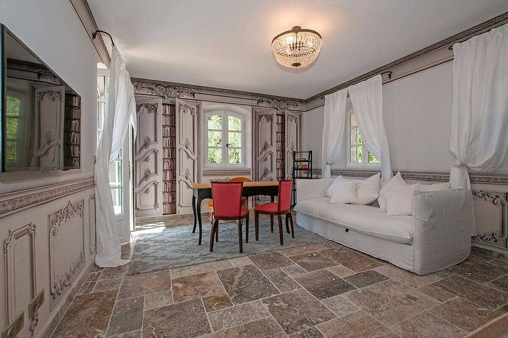 Foto 5 von 30: Luxuriöse Villa mit 6 Schlafzimmern in Le Bar sur Loup mit beheiztem Pool und hervorragender Aussicht