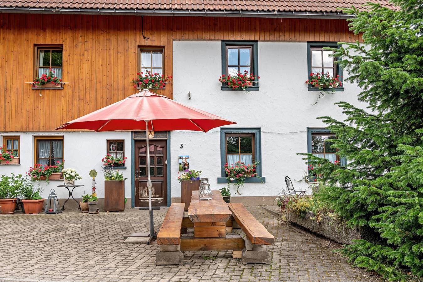 Foto 7 von 32: Apartment „Ahorn“ mit gemeinsamer Terrasse, Garten und WLAN