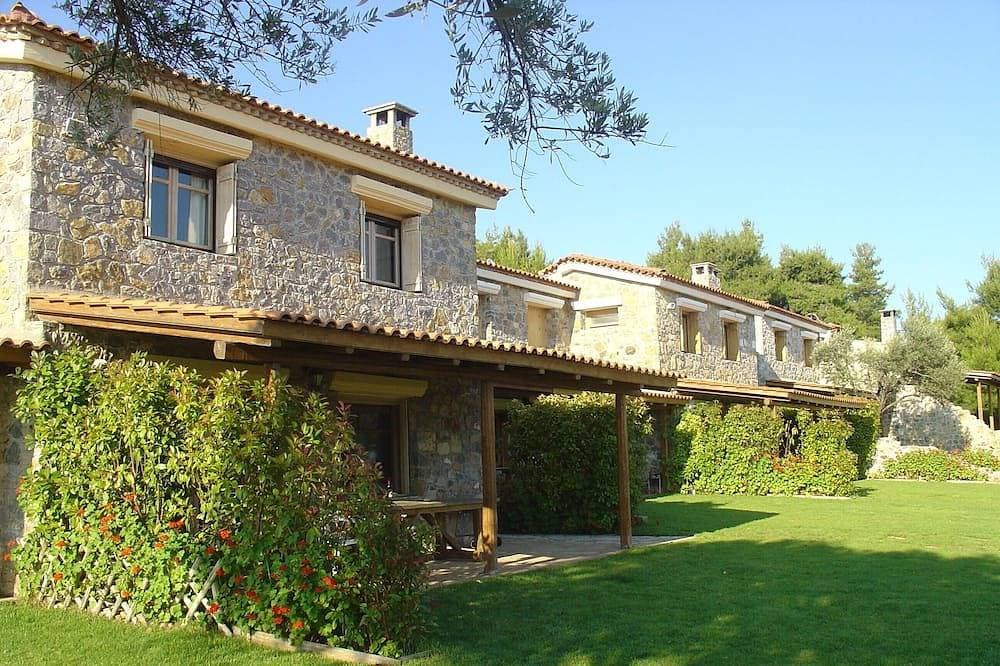 Villa umgeben von Olivenhainen, 200 Meter vom Meer entfernt 1