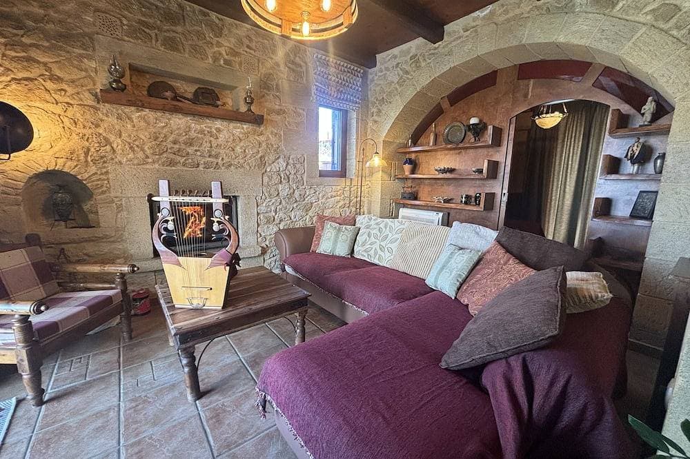Foto 4 von 30: Panoramic luxury with heated infinity pool, sun deck, gym, bbq patio and garden