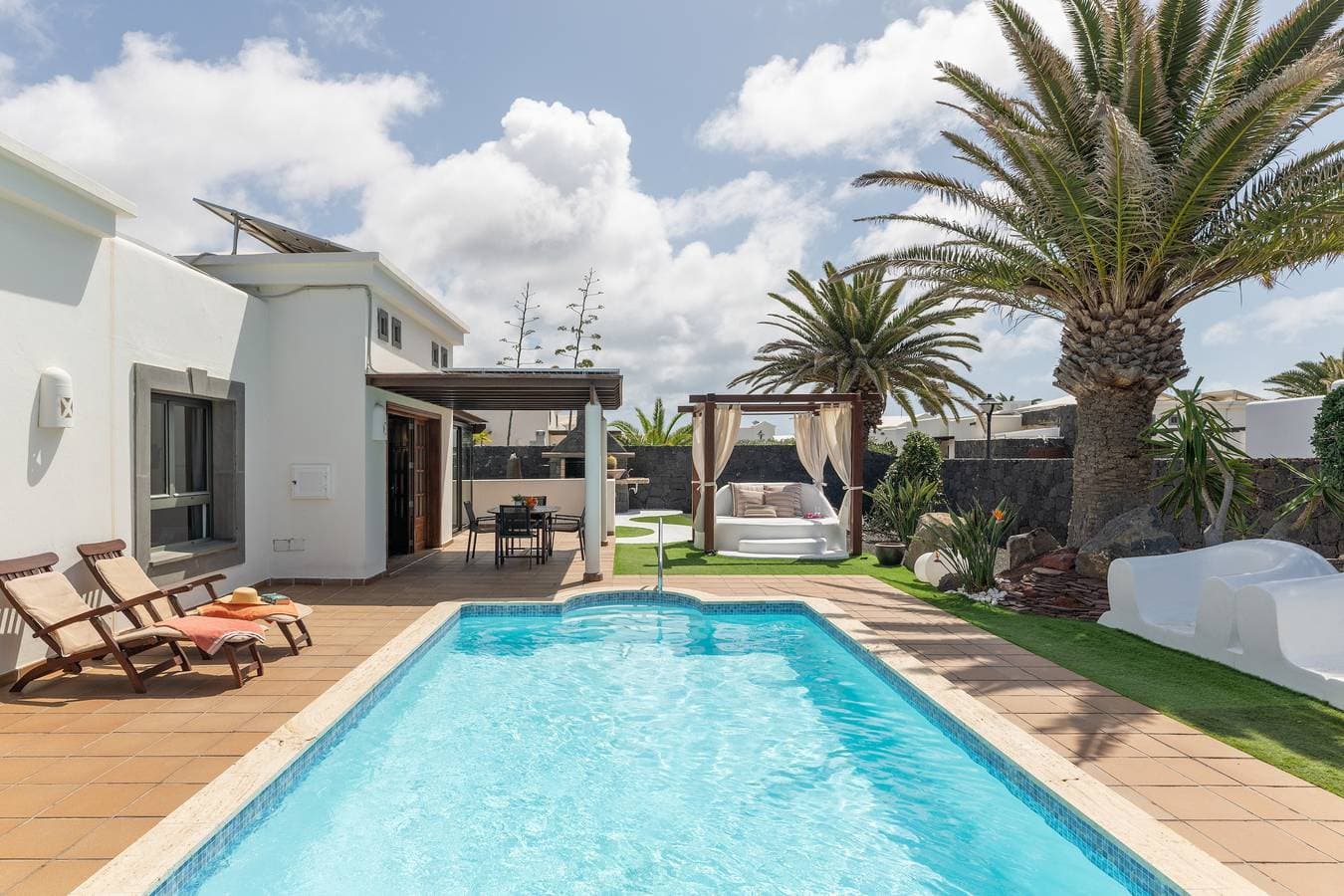 Foto 2 von 29: Ferienvilla 'Carabela 83' mit Bergblick, privatem Pool und WLAN