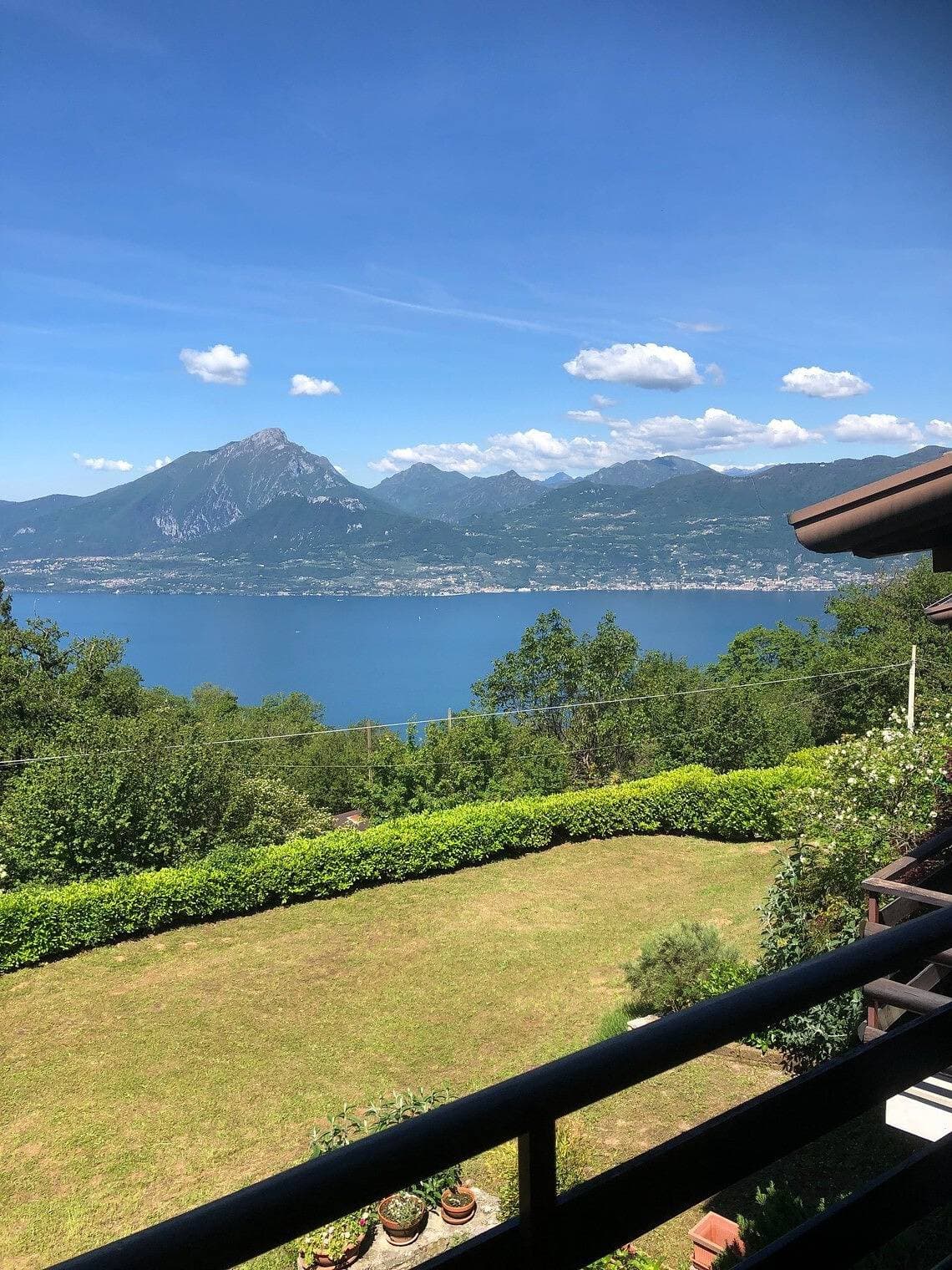 Foto 2 von 25: Gemütliche Ferienwohnung mit Balkon, Seeblick und WLAN; Parkplätze vorhanden, Haustiere erlaubt