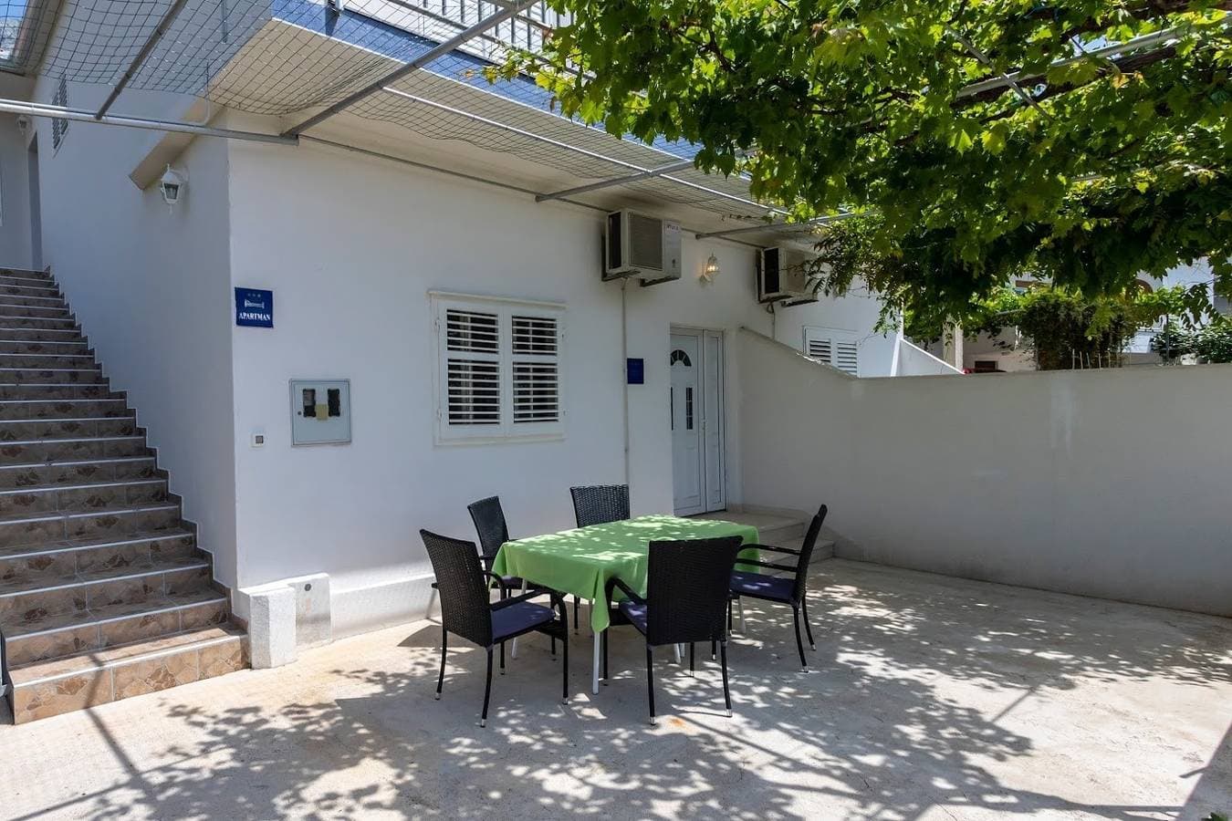 2-Zimmer-Ferienwohnung mit Terrasse Zivogosce - Blato, Makarska A-24667-a 1