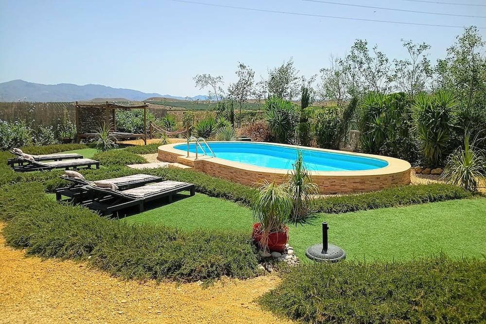 Foto 13 von 30: Tranquil rural Villa sleeps 5, Exclusive Private Pool, great views, close to sea