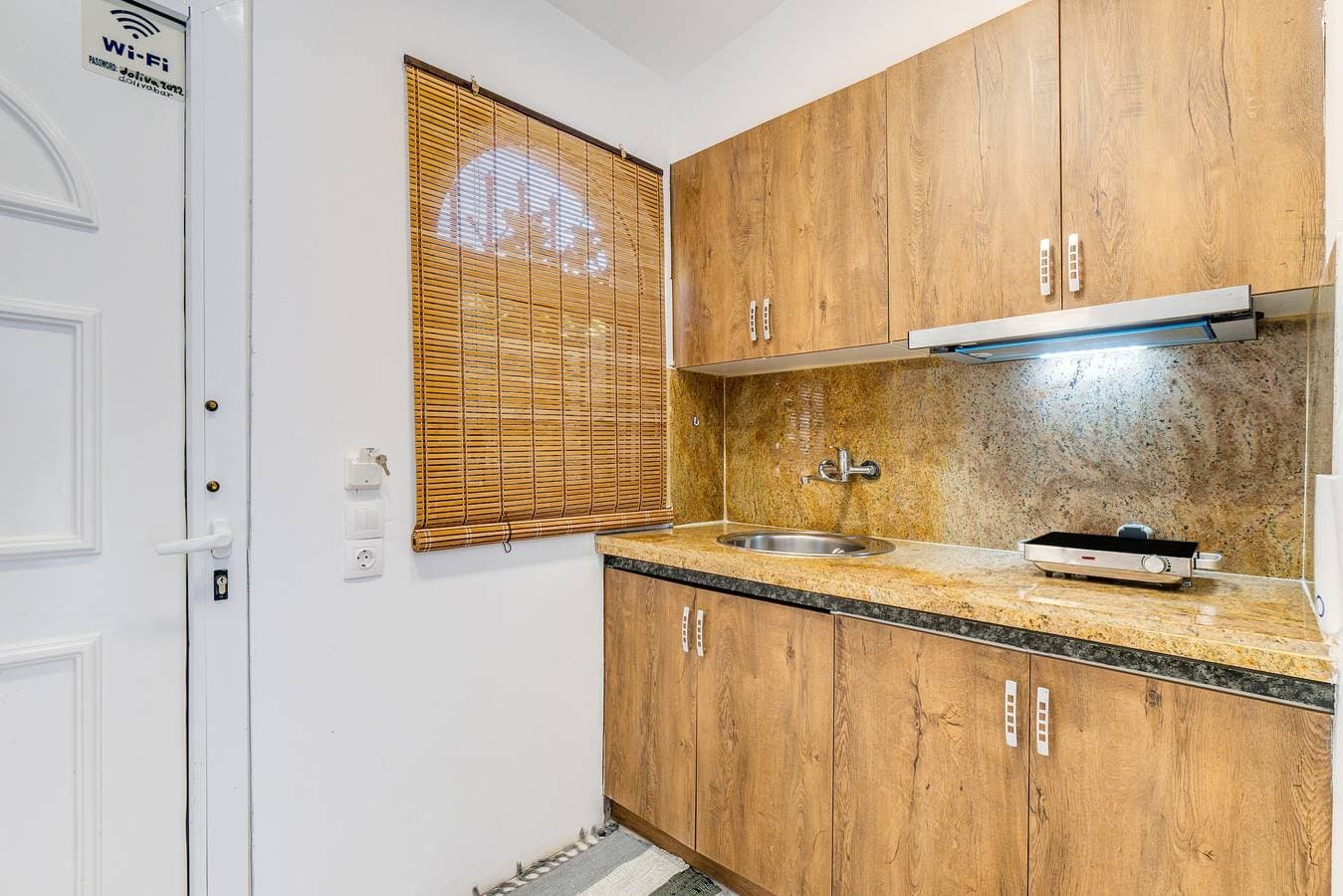 Foto 7 von 33: Apartment 'Doliva Anthi' mit privatem Whirlpool, Bergblick, WLAN und Klimaanlage