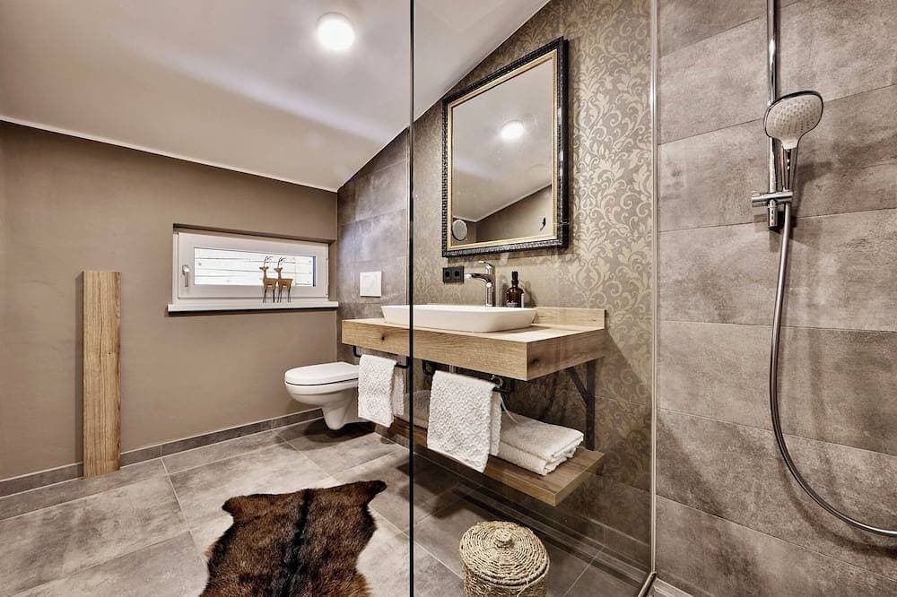 Foto 7 von 30: Neu! Deluxe Apartment Zugspitze mit Pool, Sauna, am Golfplatz und Zugspitzblick
