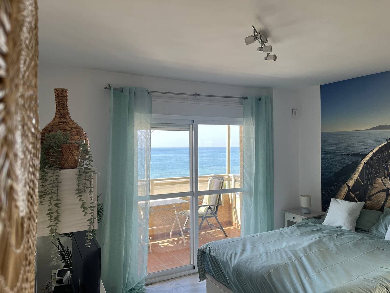 Foto 3 von 25: Ferienwohnung "Studio 1 - Sea Front" in Strandnähe mit Meerblick, Balkon, Terrasse & Garten