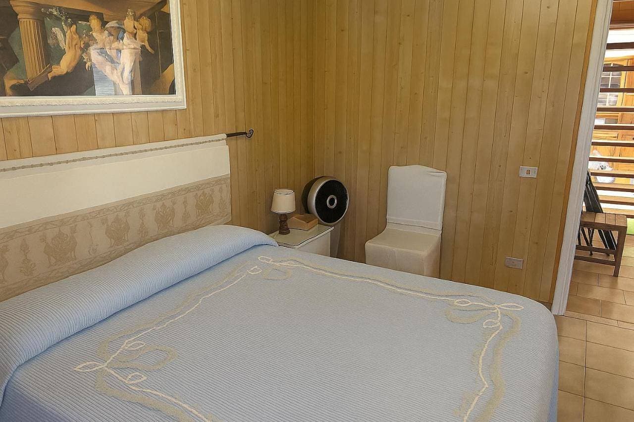 Foto 5 von 6: Three-Bedroom House