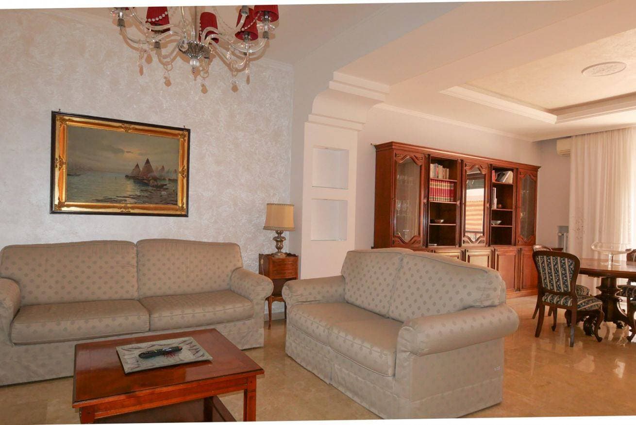 Foto 6 von 39: Ferienwohnung für 6 Personen mit Balkon/Terrasse